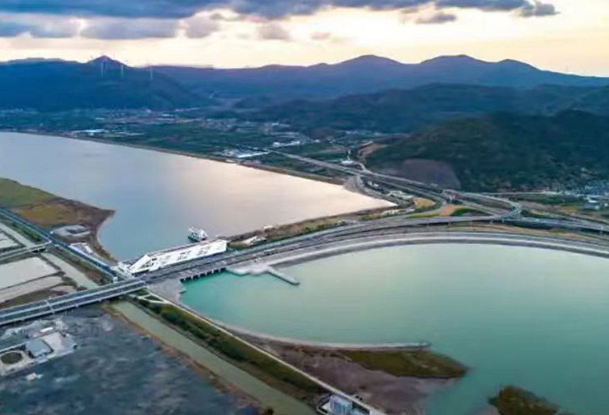 宁波北仑港梅山水道项目